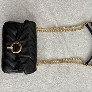Chic Black Quilted Crossbody Bag with Gold Chain